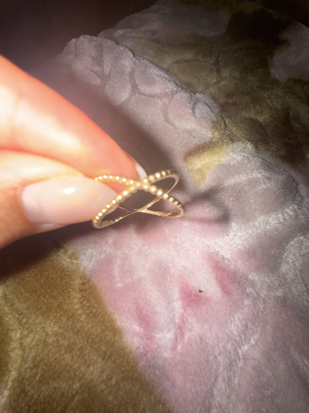 Unbranded Criss Cross Ring Size 9 Yellow Gold slid 18 K . Weight is 2.15 gramBeaded X Band 4