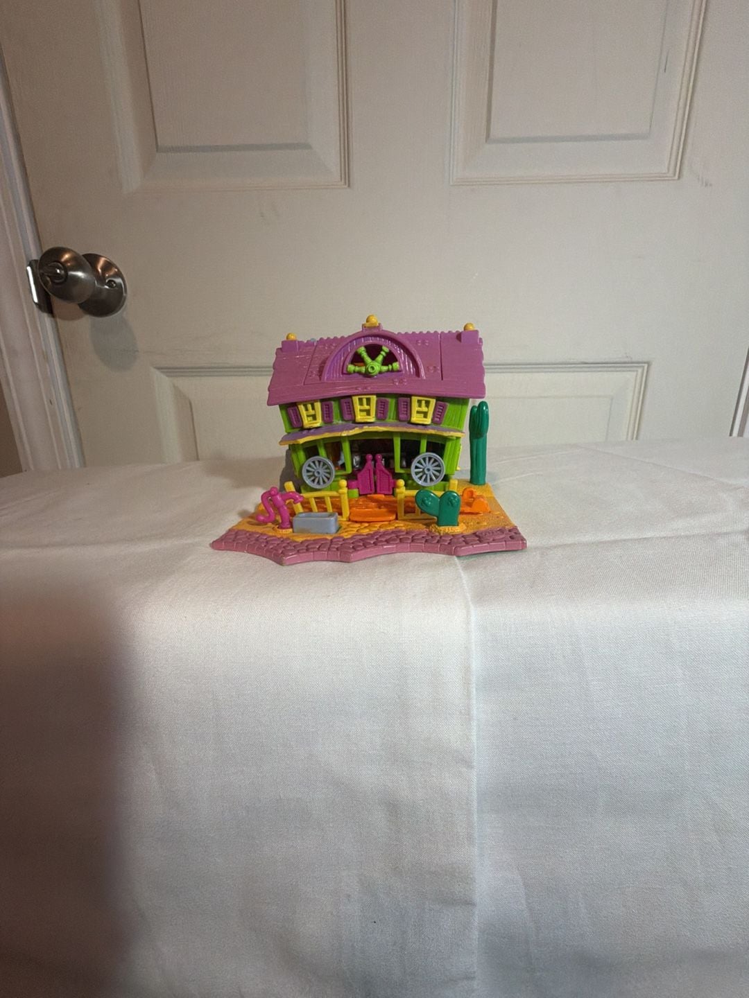 Polly Pocket 1994 Animal Wonderland Horse House Play Set 1