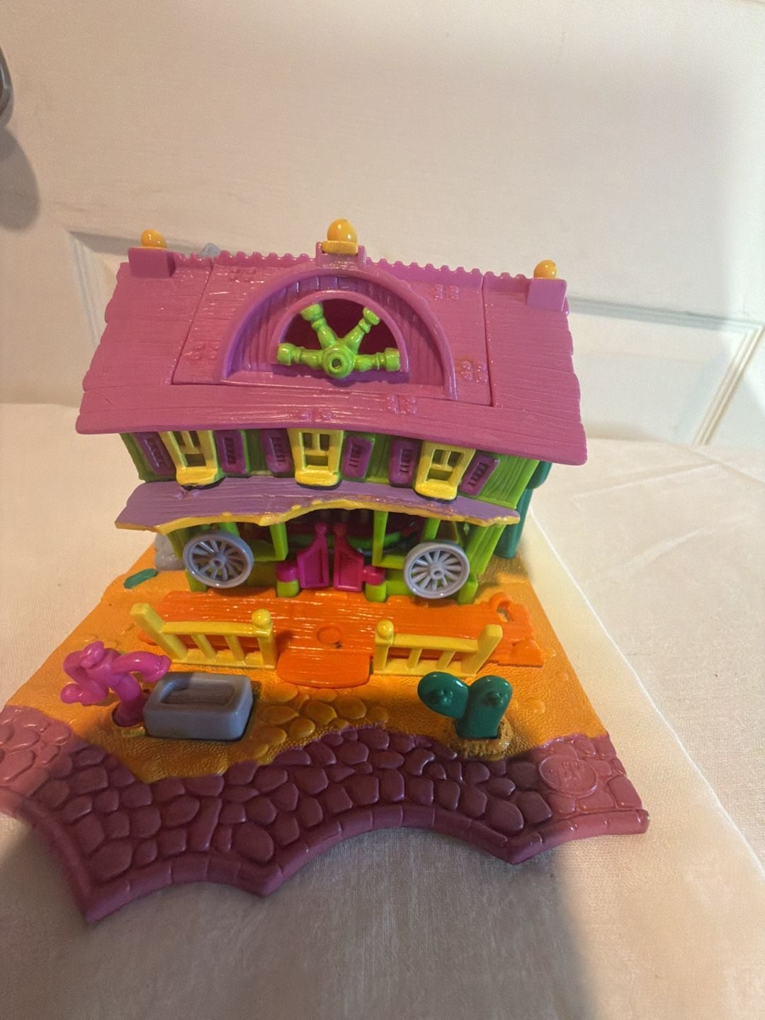 Polly Pocket 1994 Animal Wonderland Horse House Play Set 7