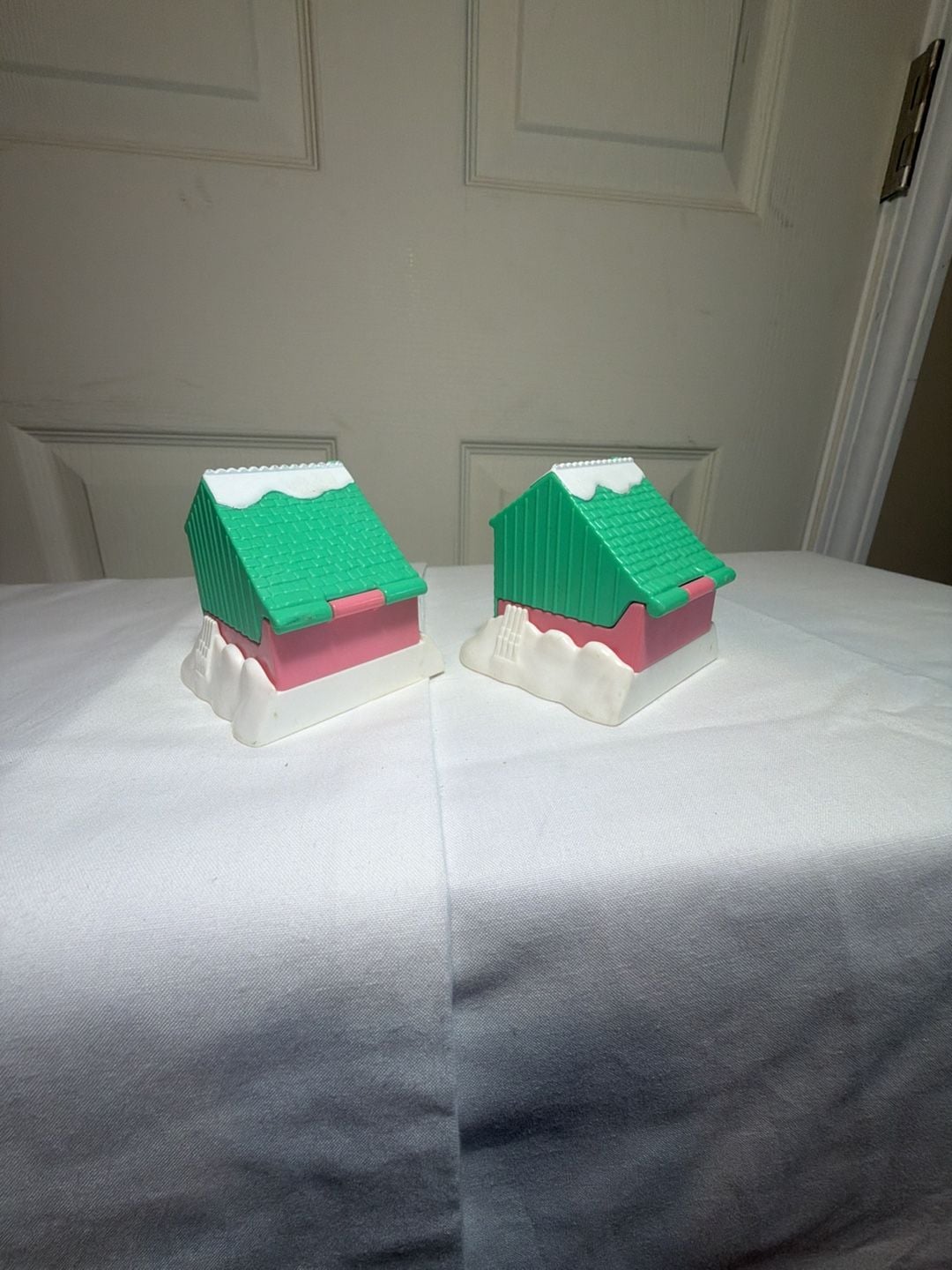 Polly Pocket 1995 McDonald's Chalet Playset Winter Cabin Set of 2 4