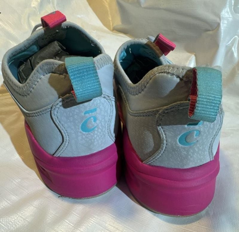 Pair of Clove Classic Lavender and Light Blue Nursing Shoes Sneakers W 10.5 GUC  9