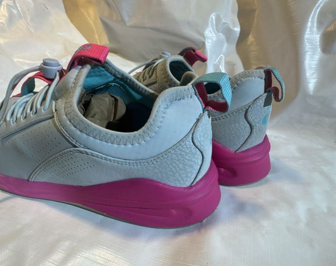 Pair of Clove Classic Lavender and Light Blue Nursing Shoes Sneakers W 10.5 GUC  10