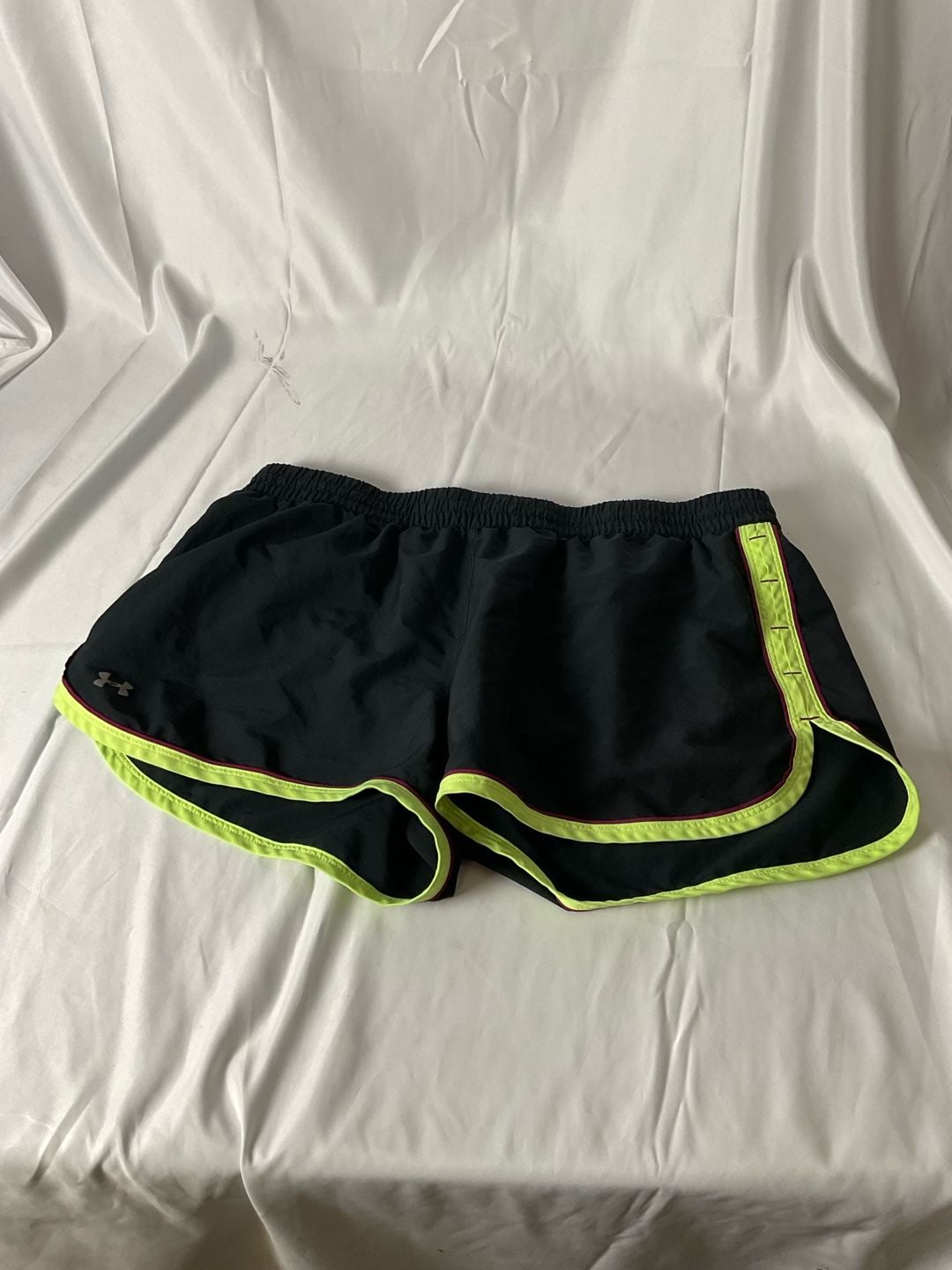 Under Armour Fly By Shorts Size Large 2