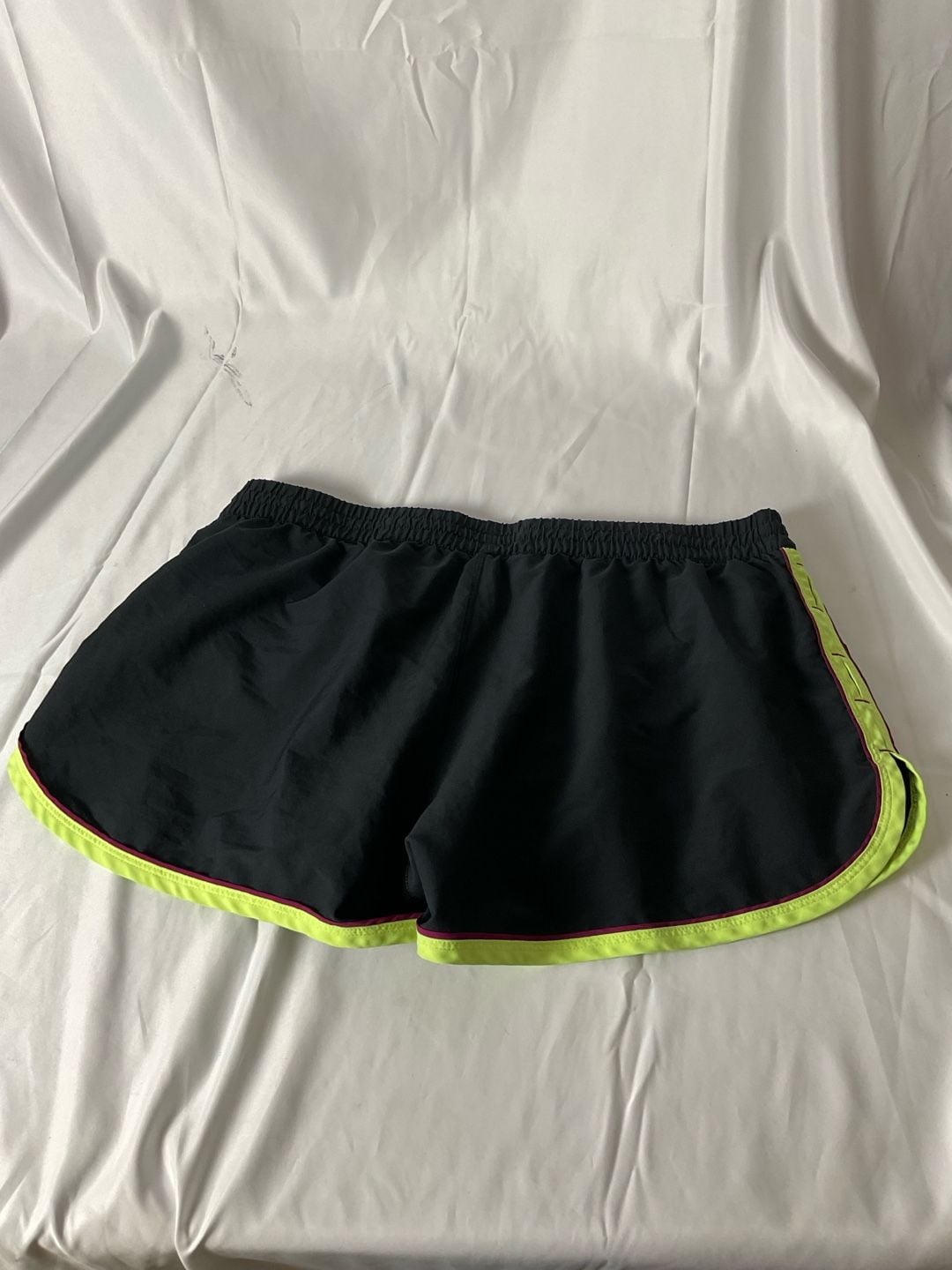 Under Armour Fly By Shorts Size Large 4