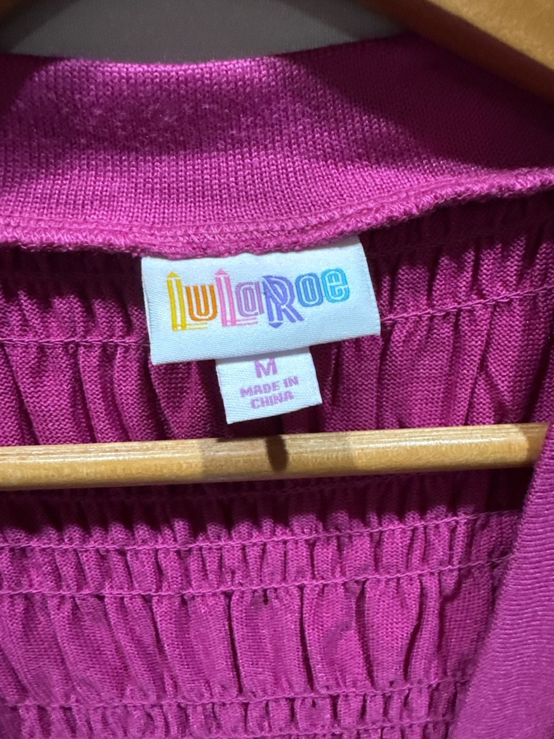 LuLaRoe Kaylin Short Sleeved Smocked Cardigan Size M Magenta Pink
O892 3