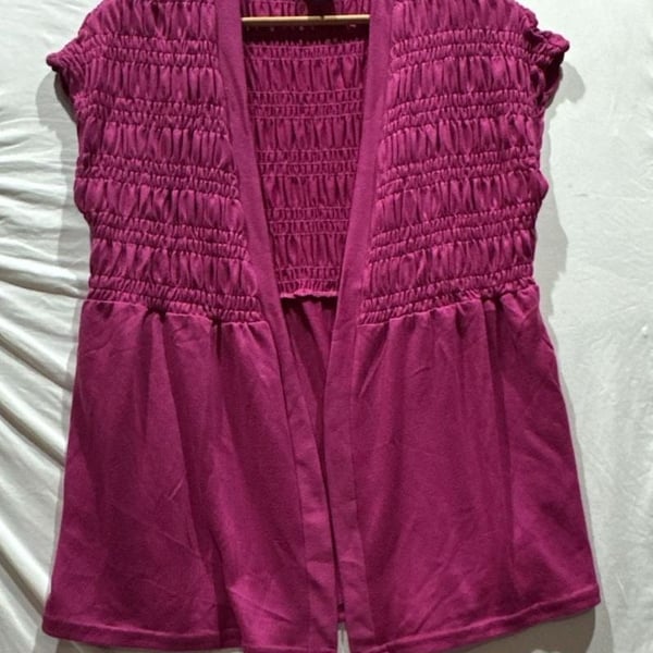 LuLaRoe Kaylin Short Sleeved Smocked Cardigan Size M Magenta Pink
O892