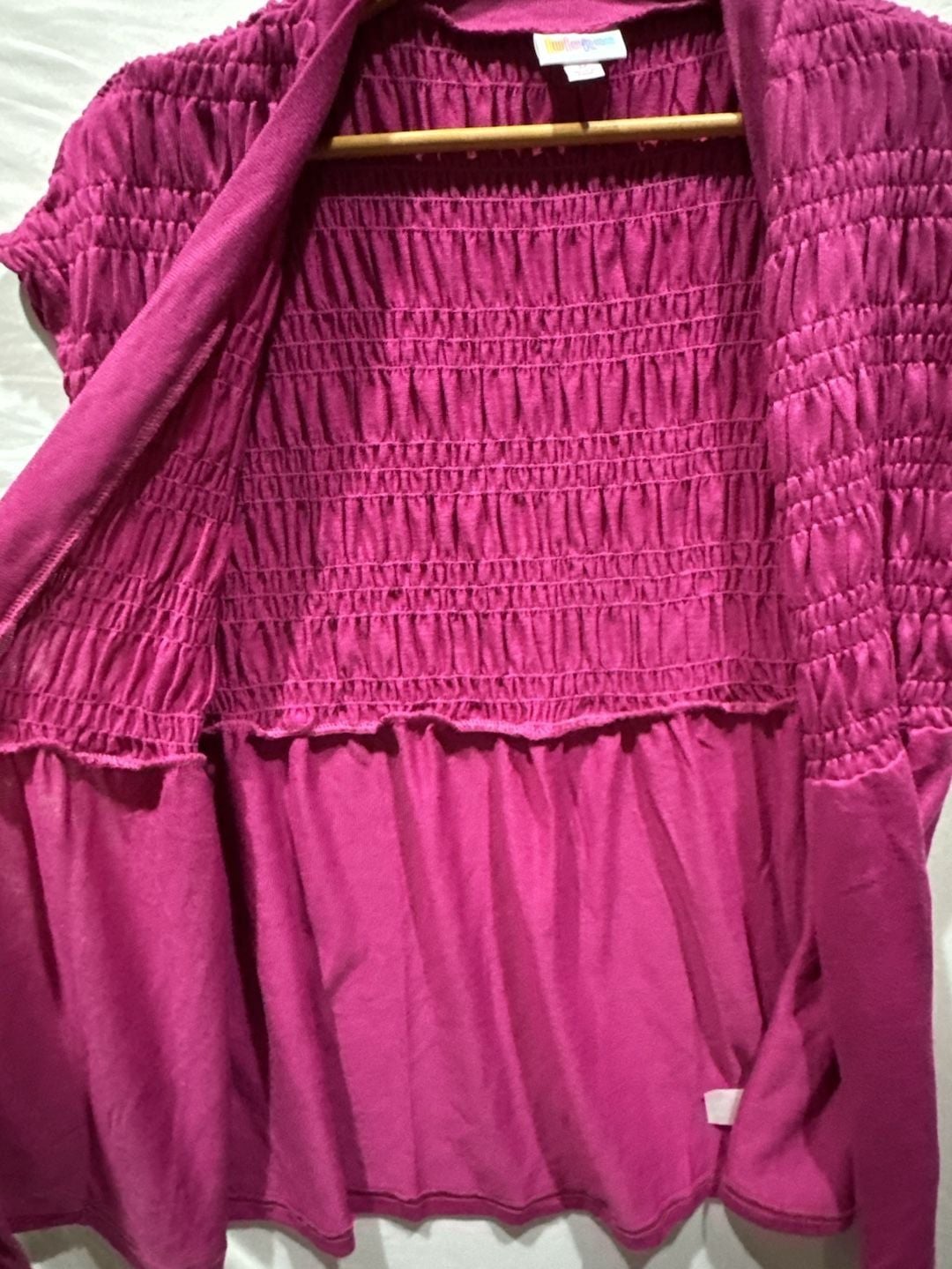 LuLaRoe Kaylin Short Sleeved Smocked Cardigan Size M Magenta Pink
O892 5