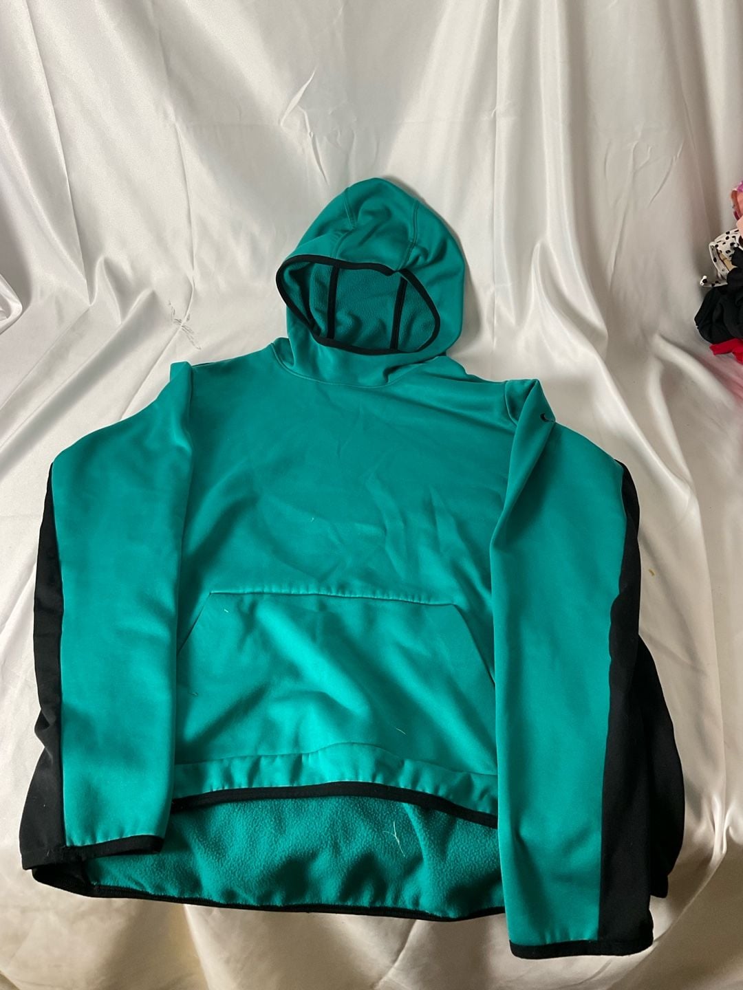 Nike Therma-Fit Hoodie Size XL 2