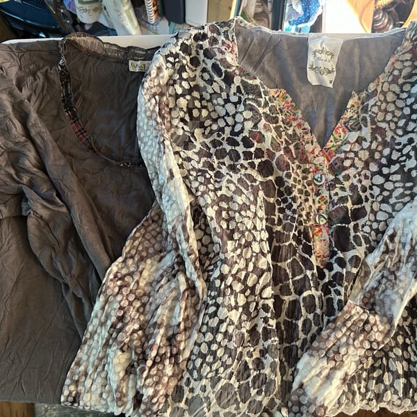 ChaleT et ceci Brown Tunic Top & Fleur de Lis Leopard Long Sleeve Size M 