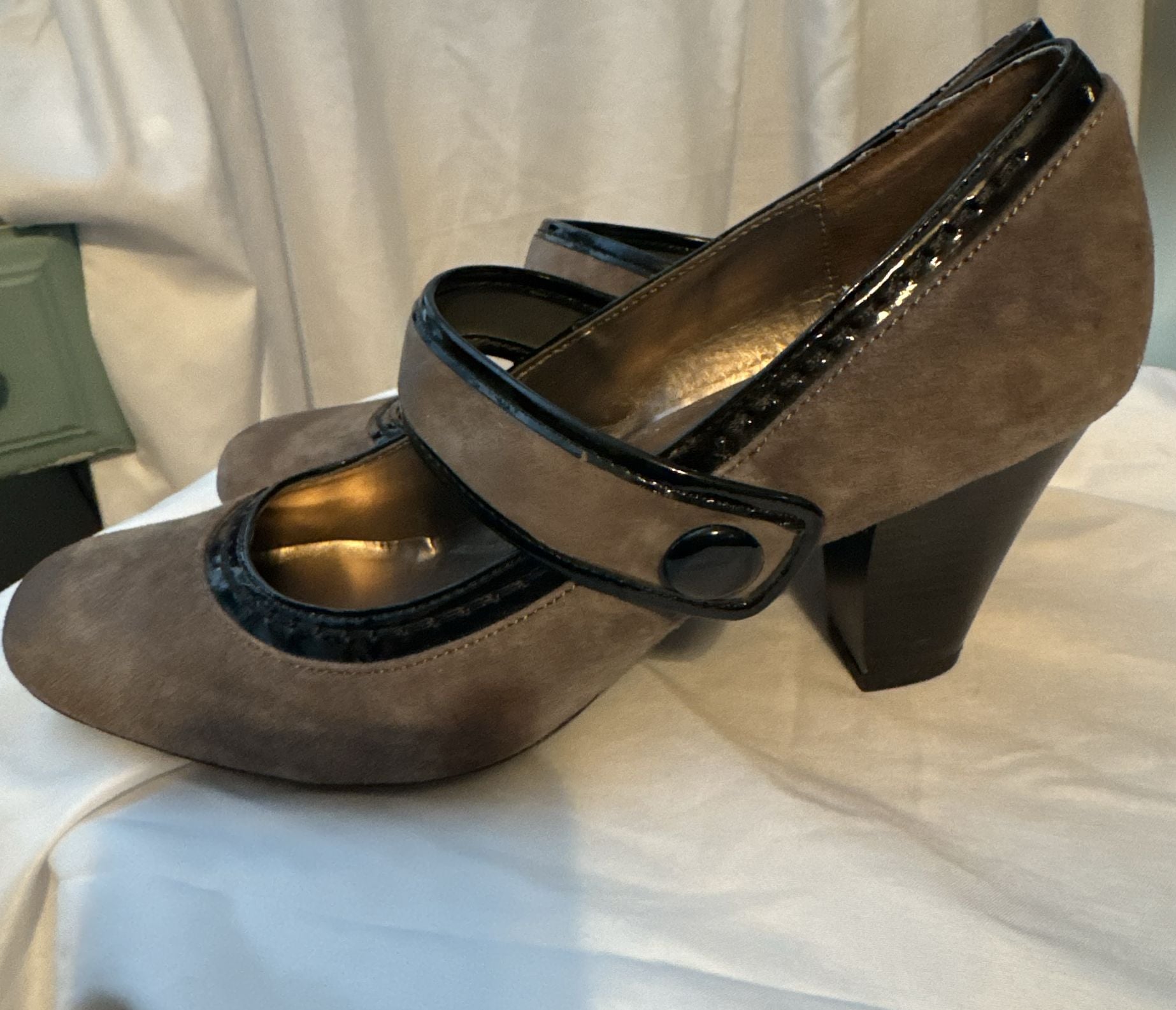 Naturalizer Julius Mary Jane Pumps Size 10M Gray Suede Patent Leather Heels 3