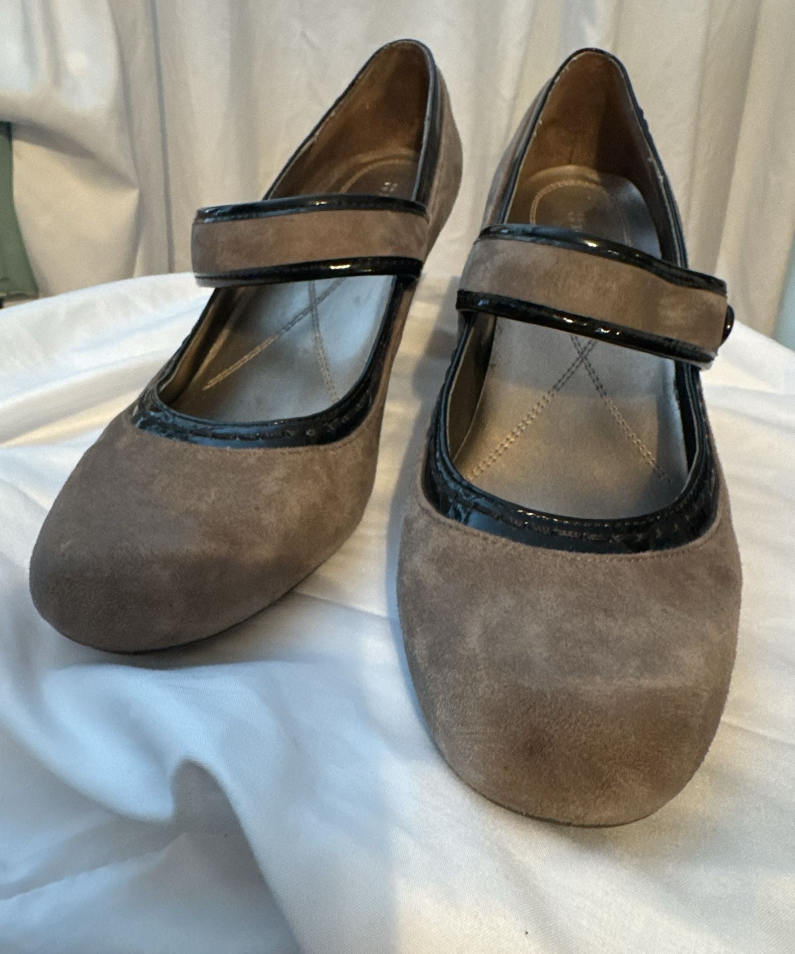 Naturalizer Julius Mary Jane Pumps Size 10M Gray Suede Patent Leather Heels 2