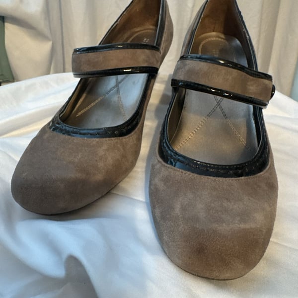 Naturalizer Julius Mary Jane Pumps Size 10M Gray Suede Patent Leather Heels