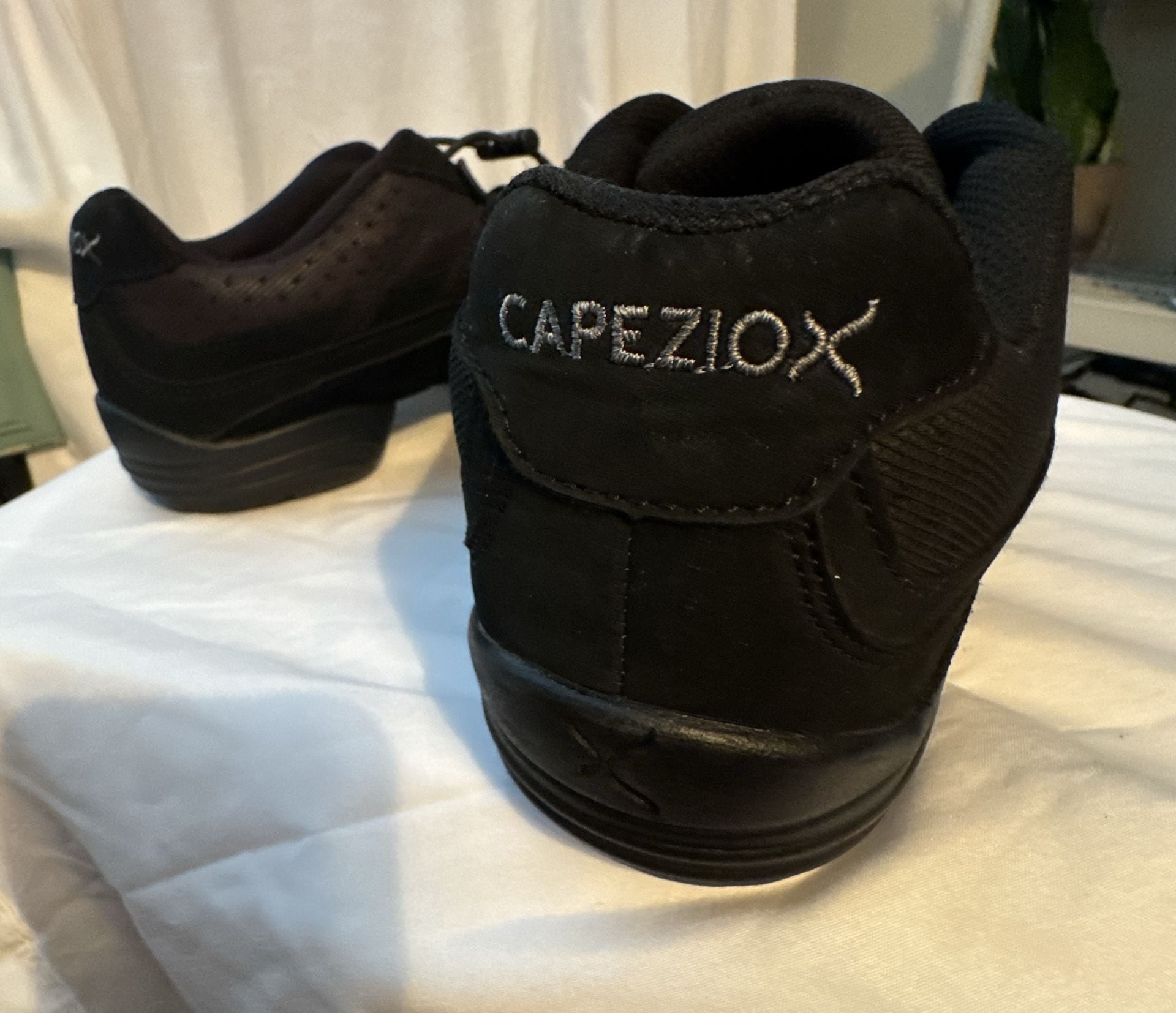 Capezio DS24 Rockit Dance Sneaker Size US 10 Black Split Sole 6