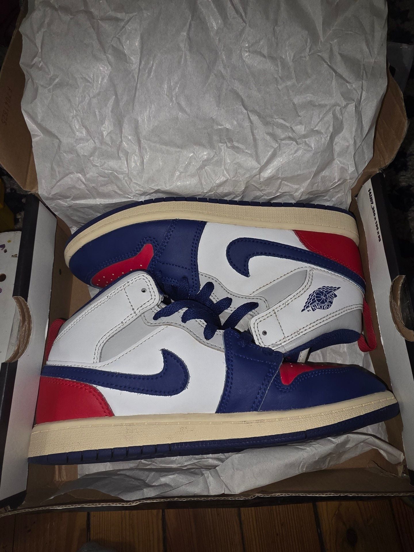 Jordan Air Jordan 1 Mid Older Kids' Shoes 2
