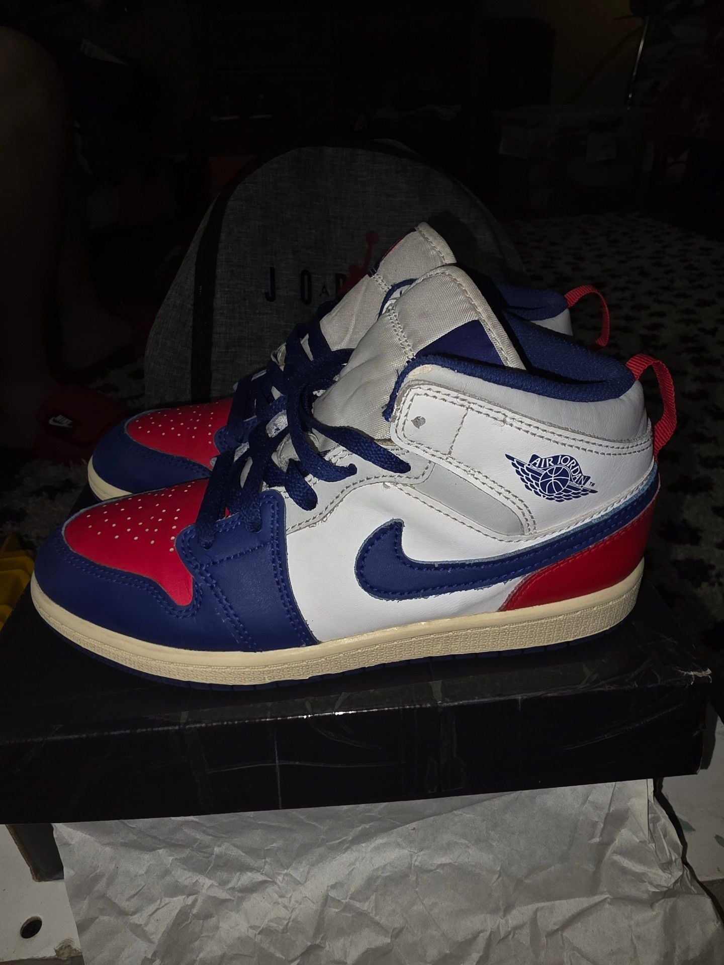 Jordan Air Jordan 1 Mid Older Kids' Shoes 5