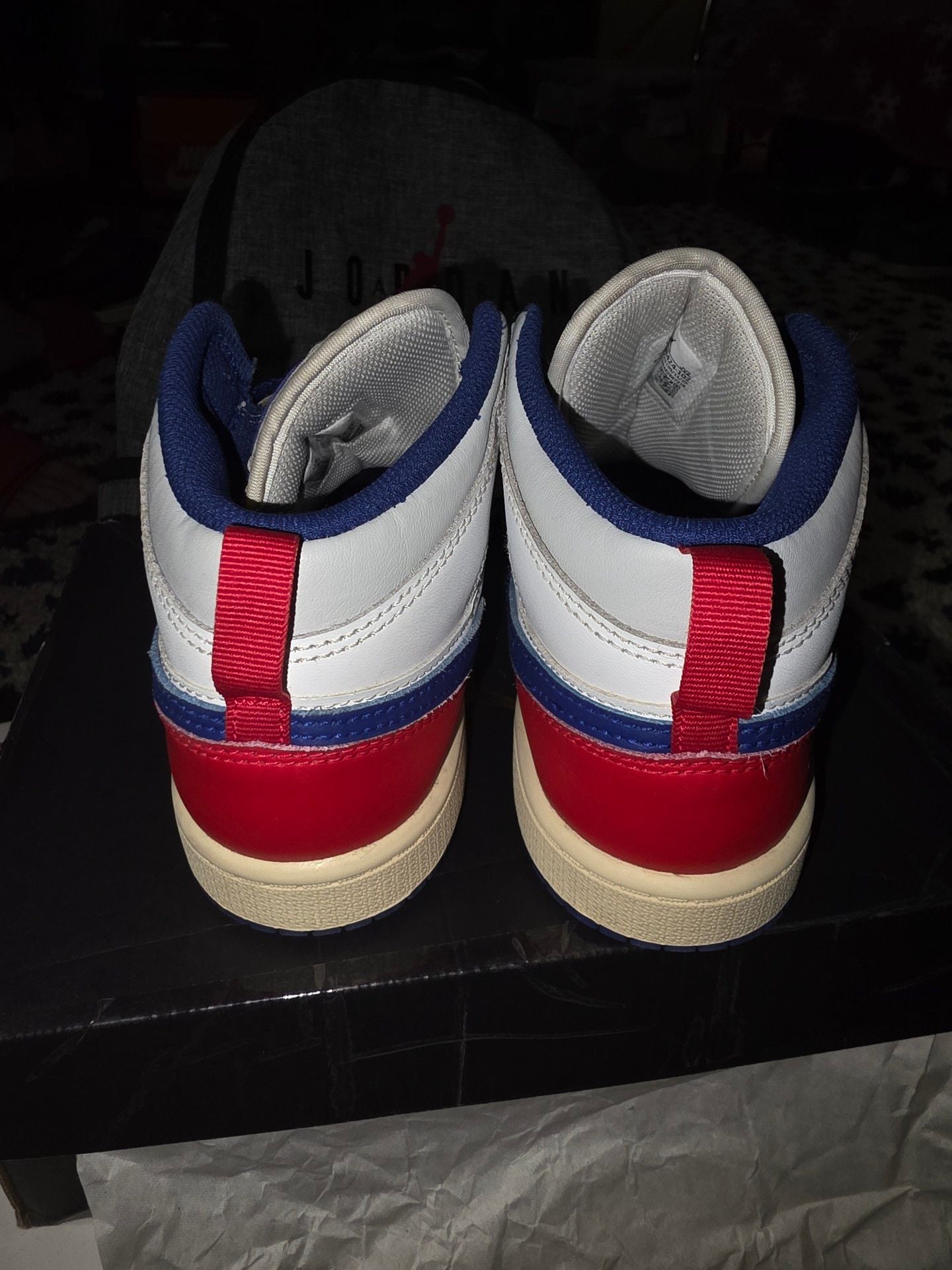 Jordan Air Jordan 1 Mid Older Kids' Shoes 6