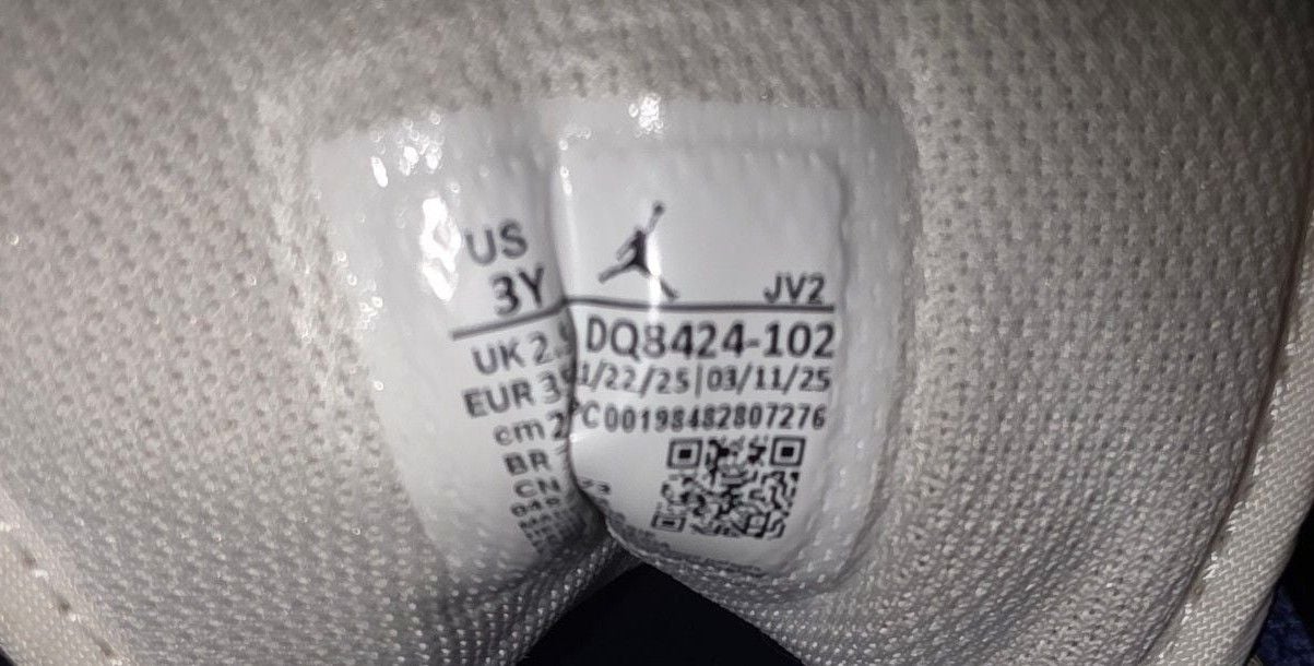 Jordan Air Jordan 1 Mid Older Kids' Shoes 7