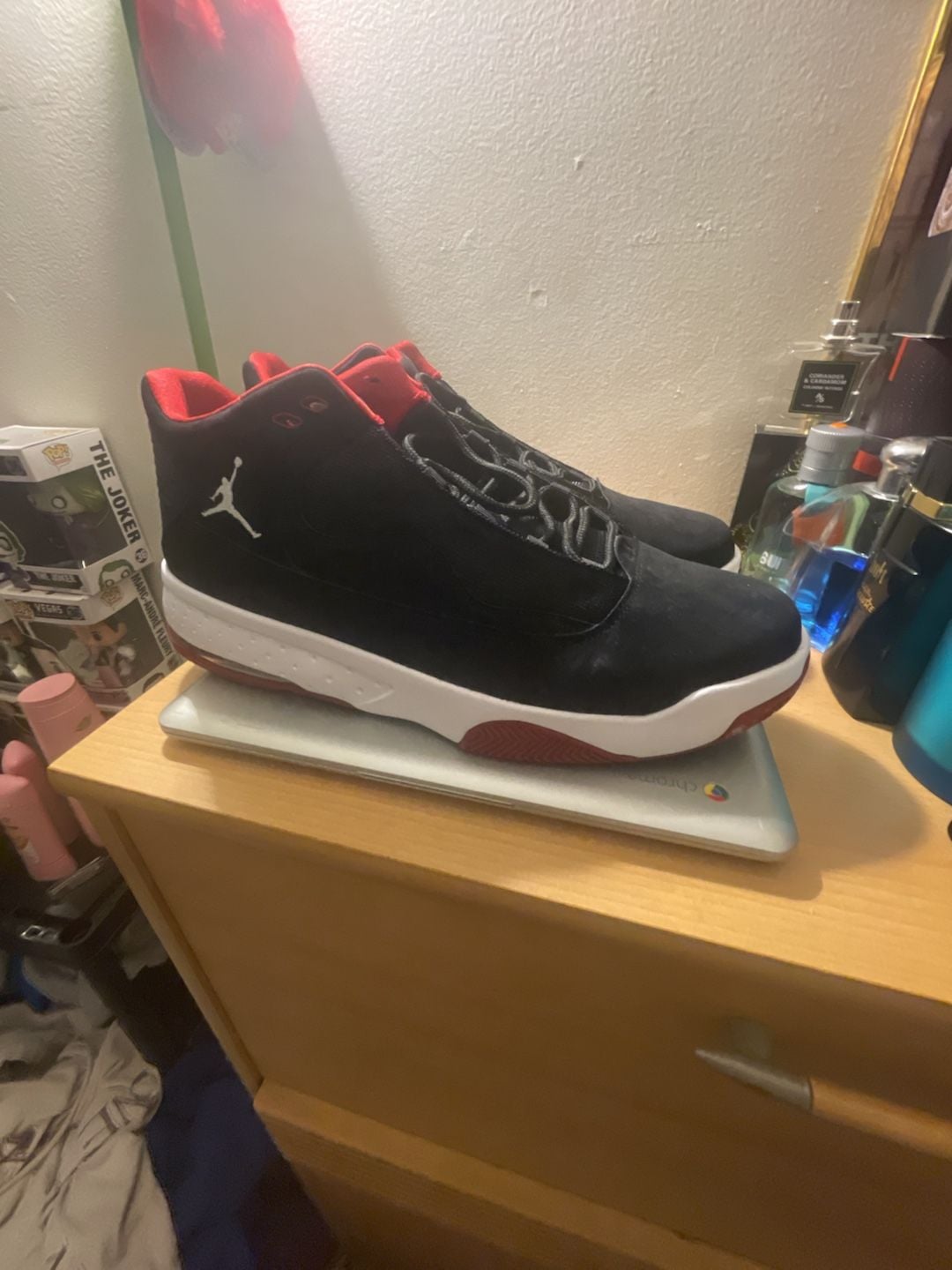 Jordan Max Aura 2 Black Gym Red Sneakers 2