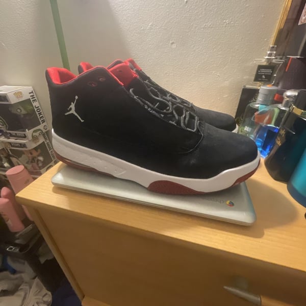 Jordan Max Aura 2 Black Gym Red Sneakers