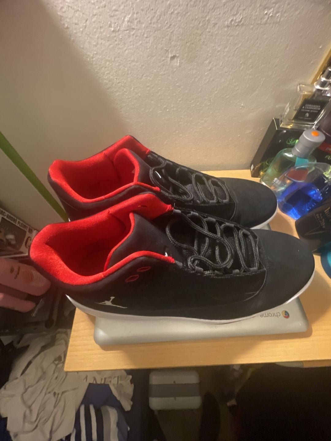 Jordan Max Aura 2 Black Gym Red Sneakers 4