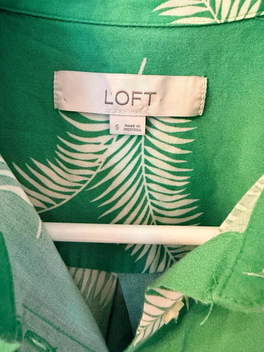 LOFT Palm Frond Button Down Shirt Size S Green White Long Sleeve 6