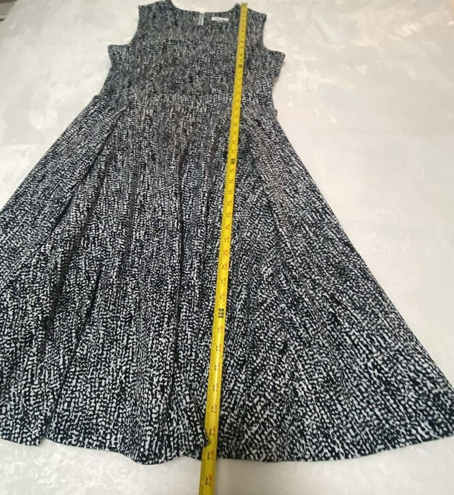 Calvin Klein Black and White Sleeveless Fit and Flare Midi Dress Size 12 10