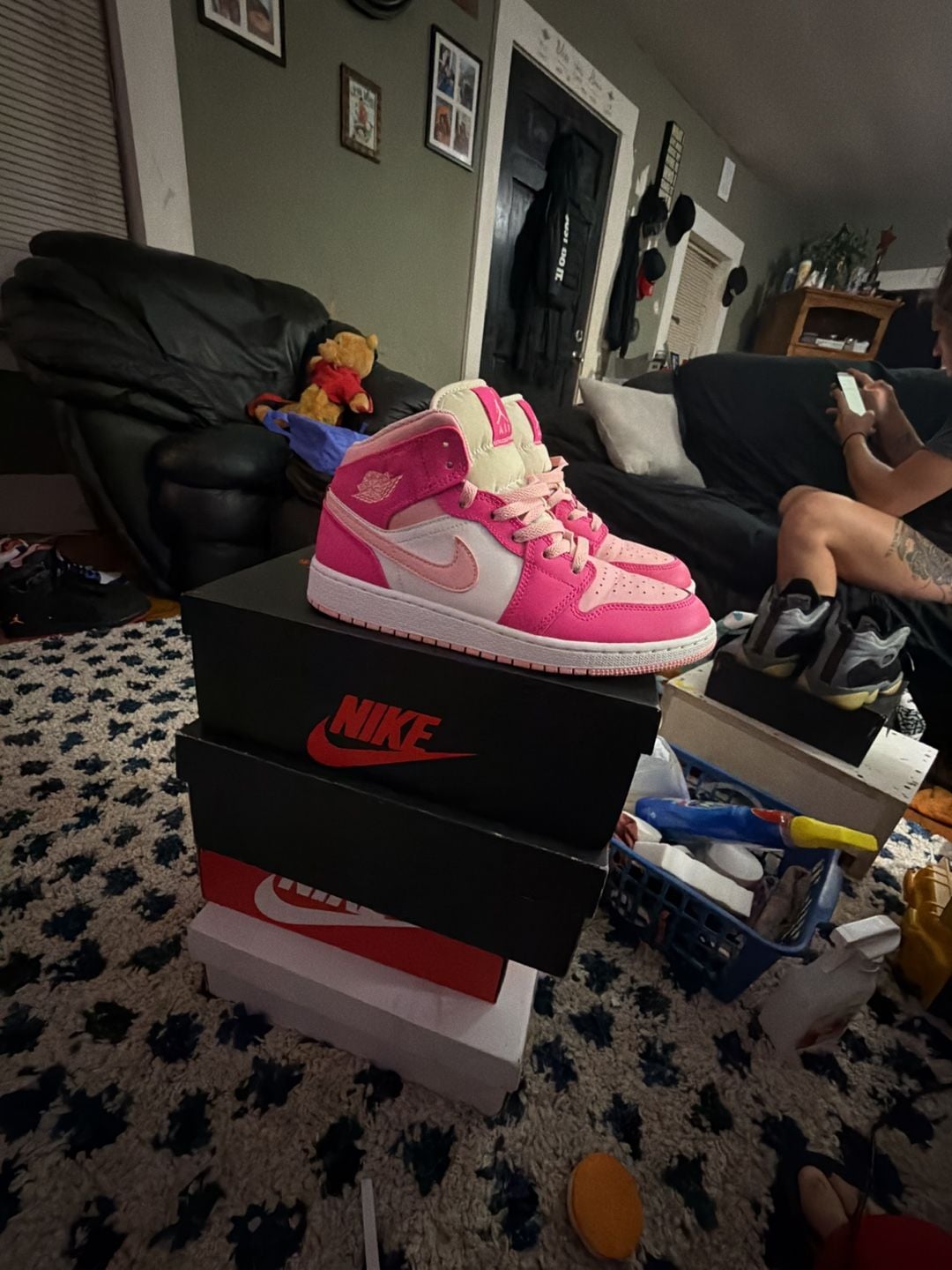 Nike Air Jordan 1 Mid Size 6Y Fierce Pink 3