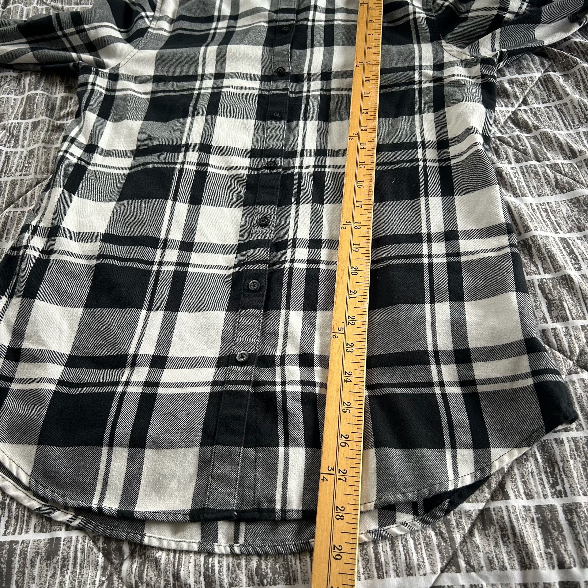 Port Authority Ladies Plaid Flannel Tunic Size S Black White Long Sleeve 8