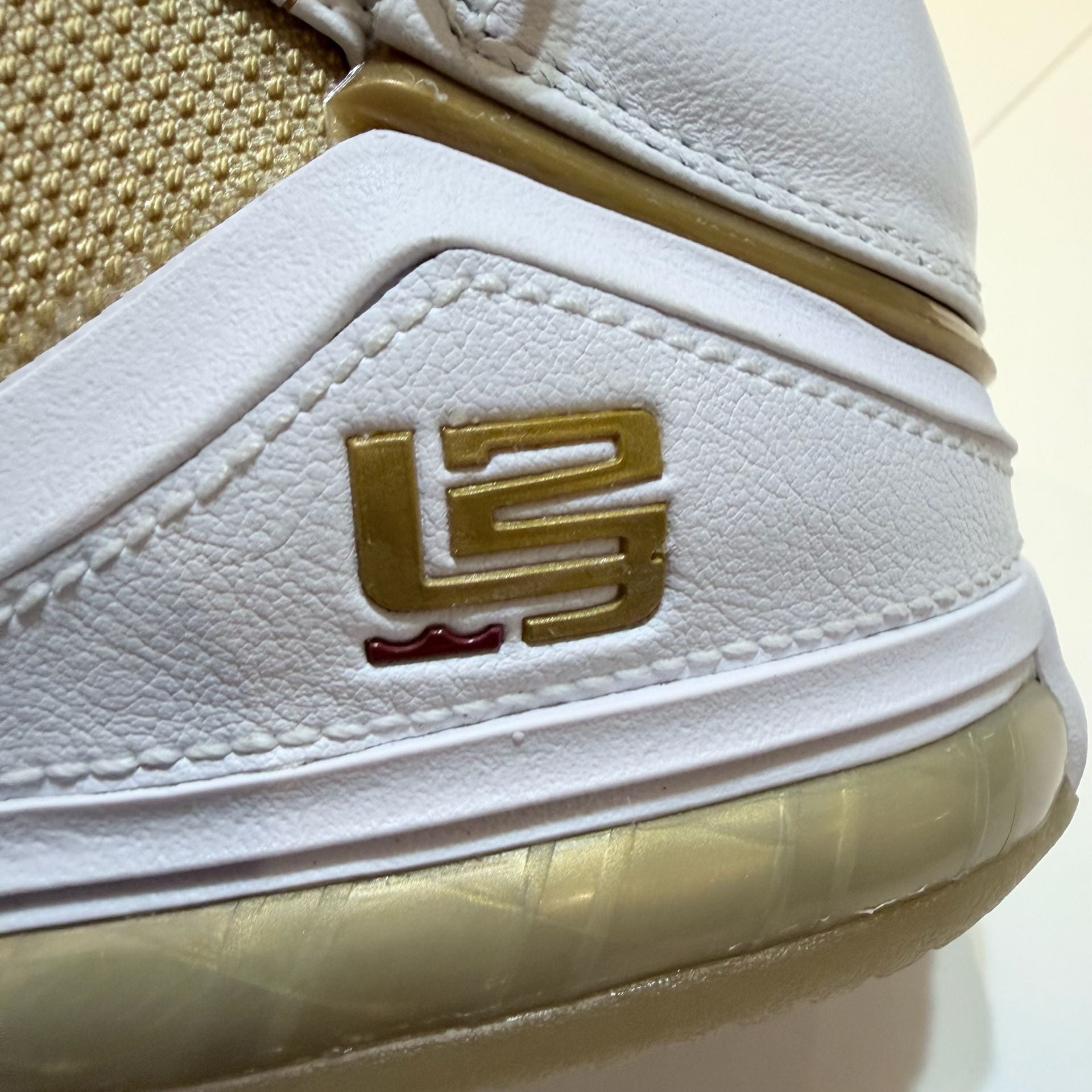 Nike Zoom LeBron 2 Retro Maccabi White Gold DJ4892-100 9