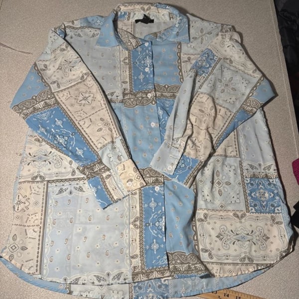 Forever 21 Bandana Print Long Sleeve Button Down Shirt Size M Blue
