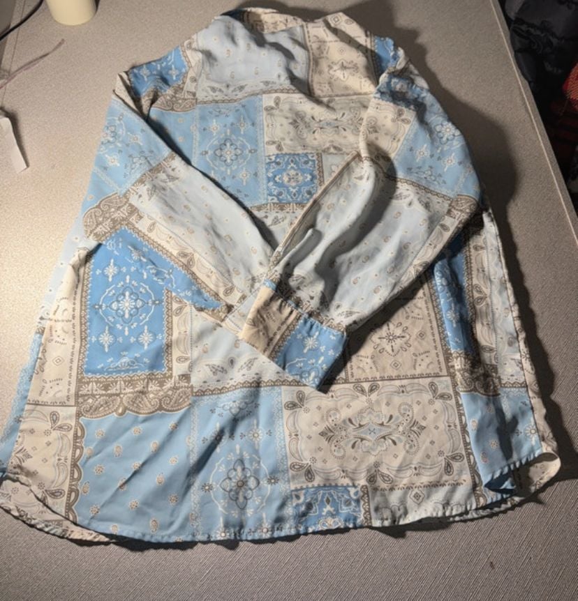 Forever 21 Bandana Print Long Sleeve Button Down Shirt Size M Blue 11