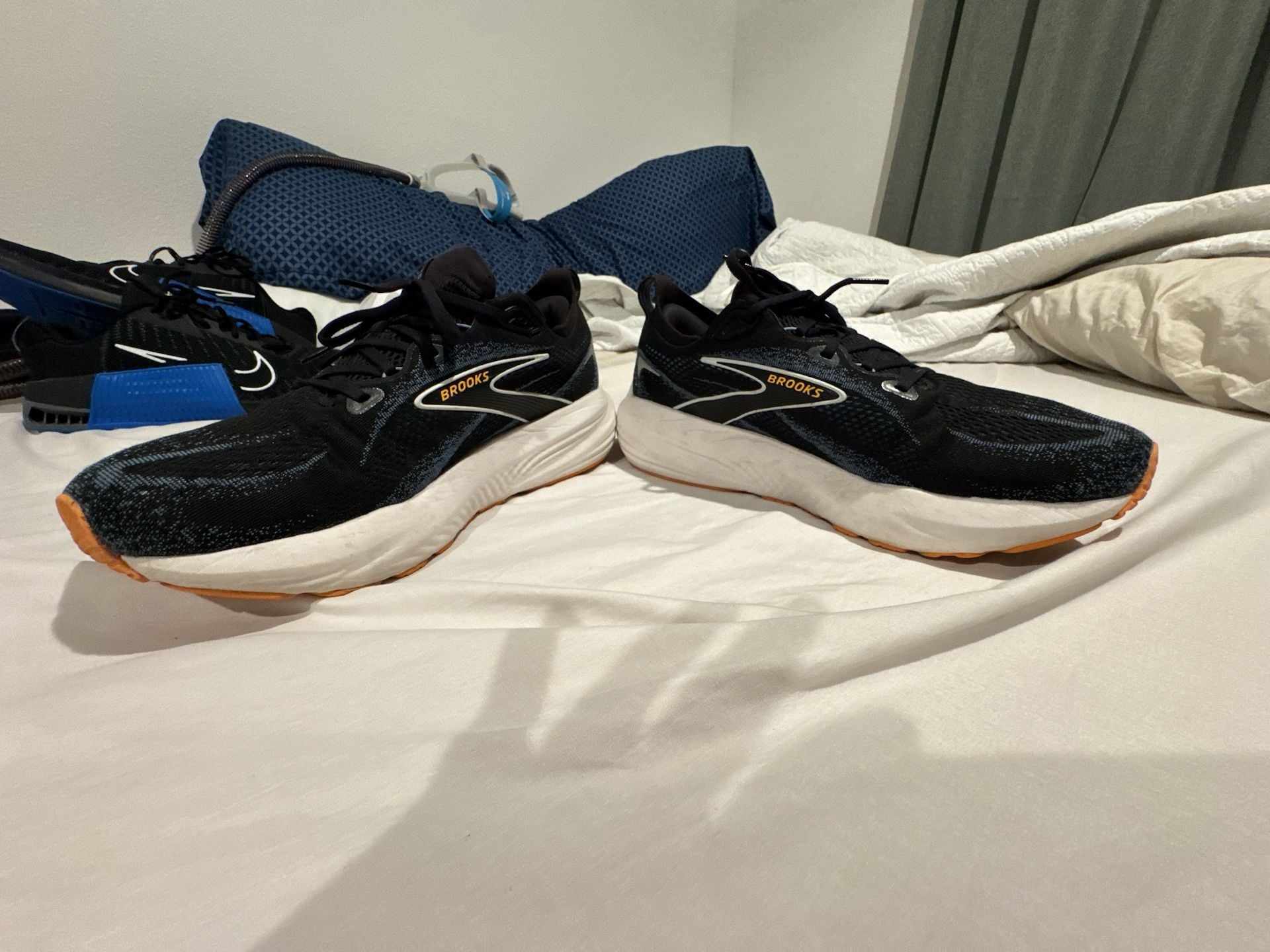 Brooks Glycerin 22 Size 11.5 Wide Black Running Shoes 7