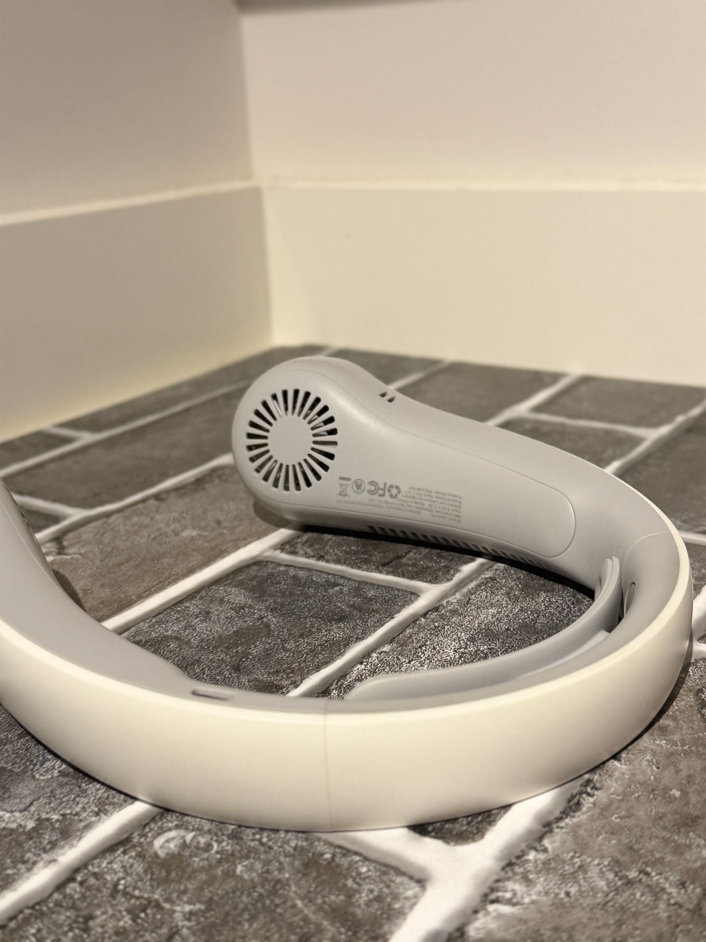 JISULIFE Life4 Portable Hands-Free Bladeless Neck Fan Gray 2