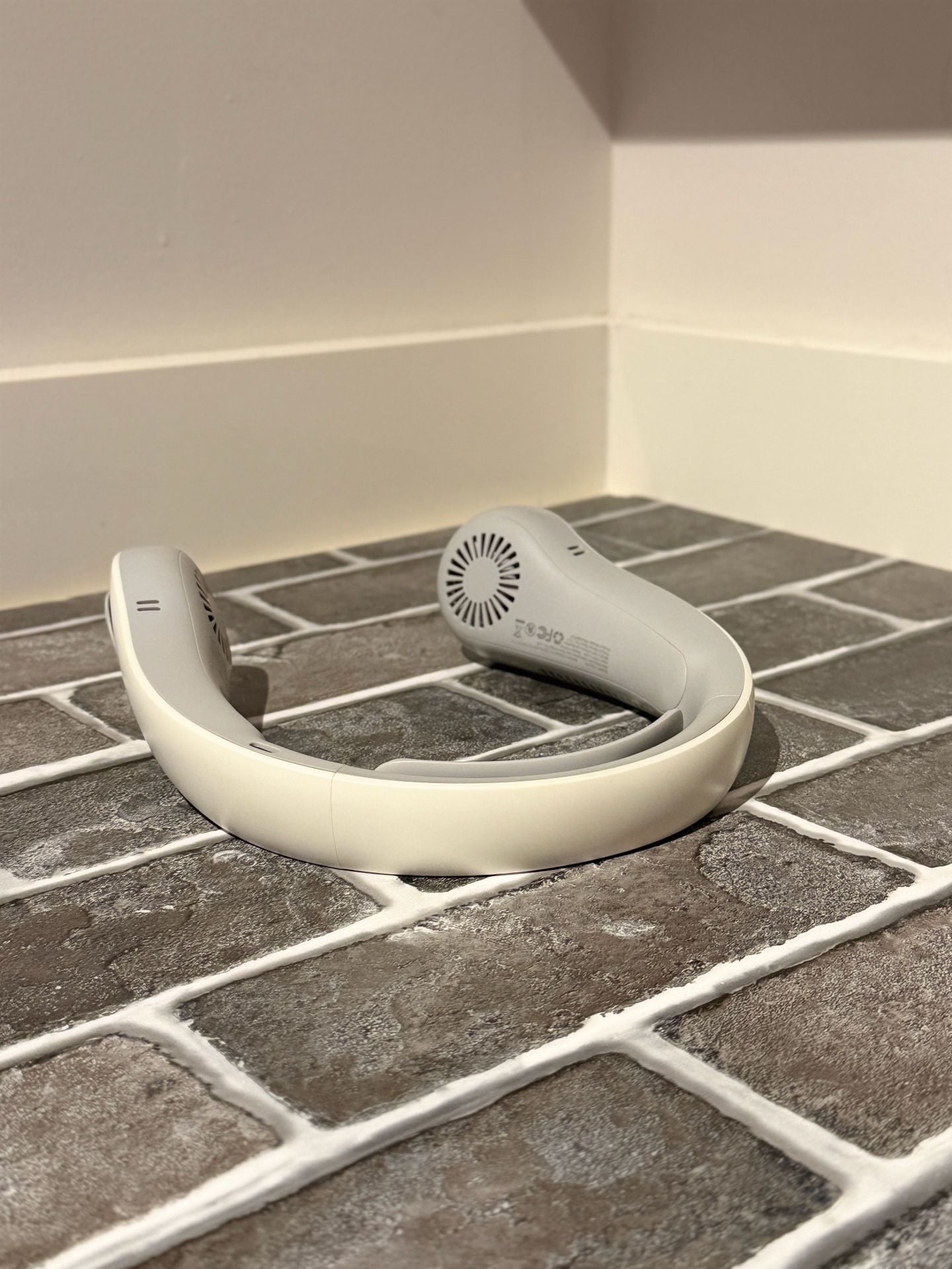 JISULIFE Life4 Portable Hands-Free Bladeless Neck Fan Gray 3