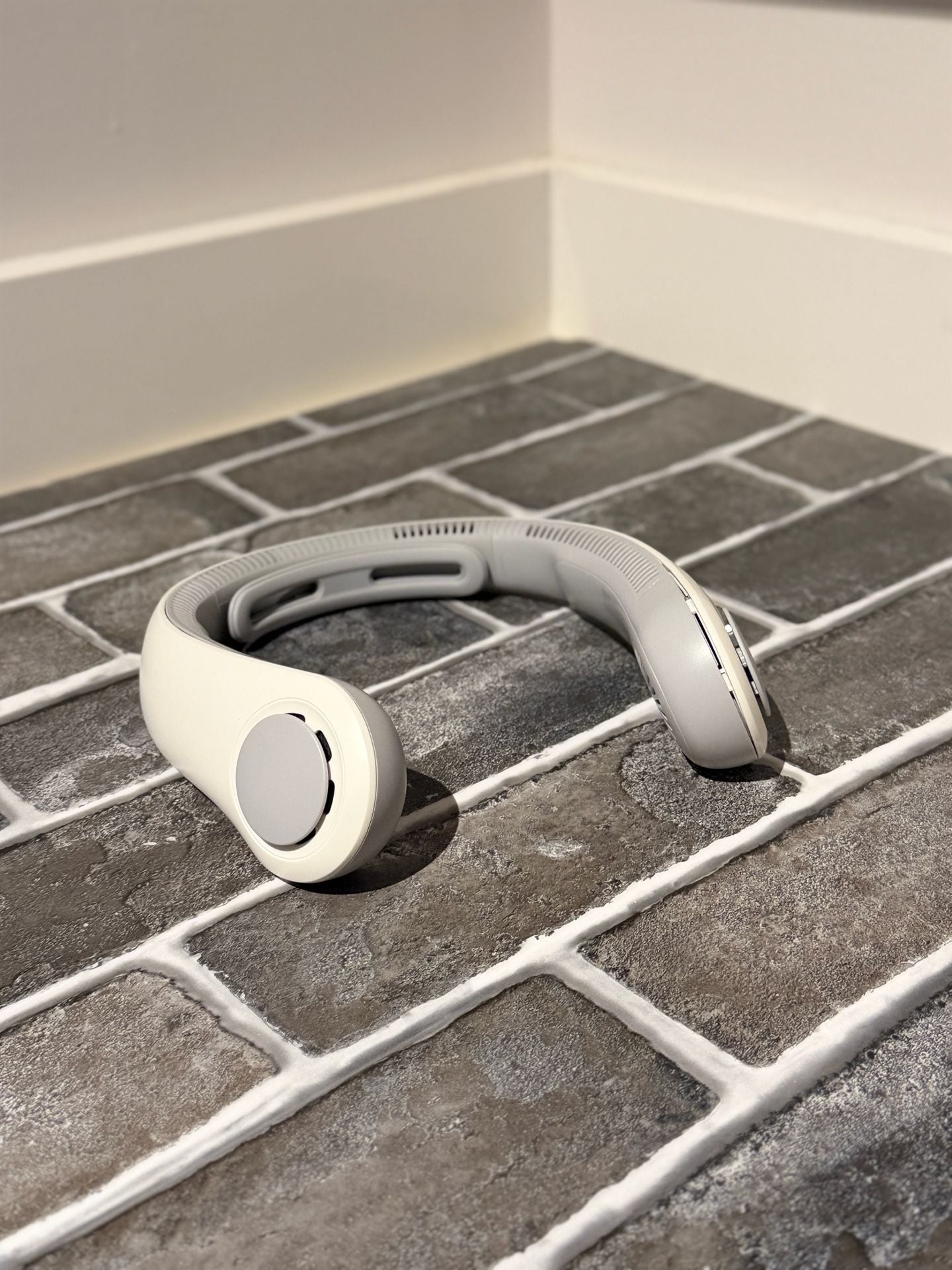 JISULIFE Life4 Portable Hands-Free Bladeless Neck Fan Gray 4