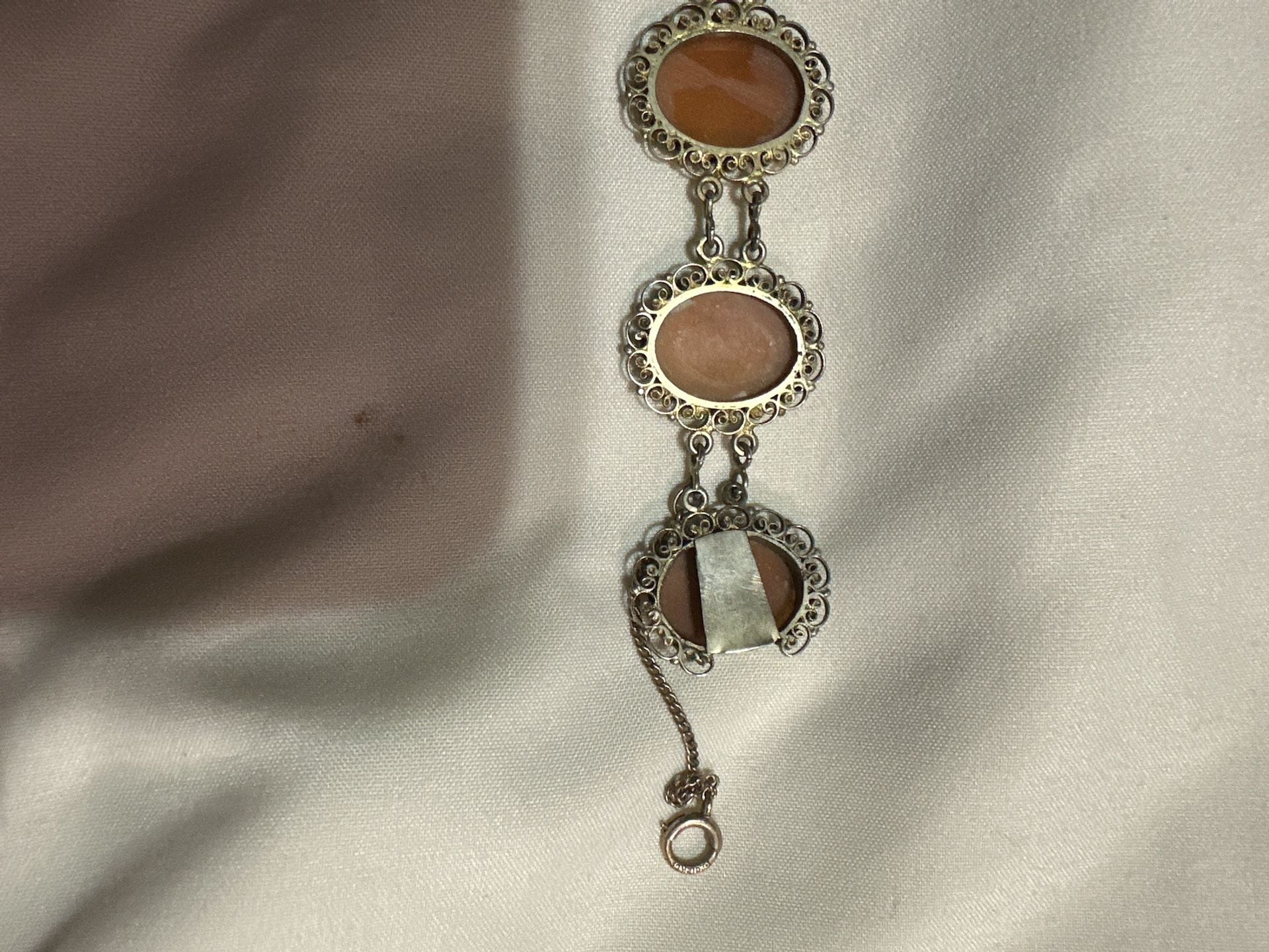 Vintage Hand Carved Shell Cameo Filigree Link Bracelet 7