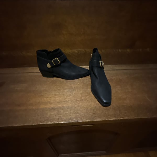 Vince Camuto Maiyah Booties Size 9M/40 Black Leather Ankle Boots
