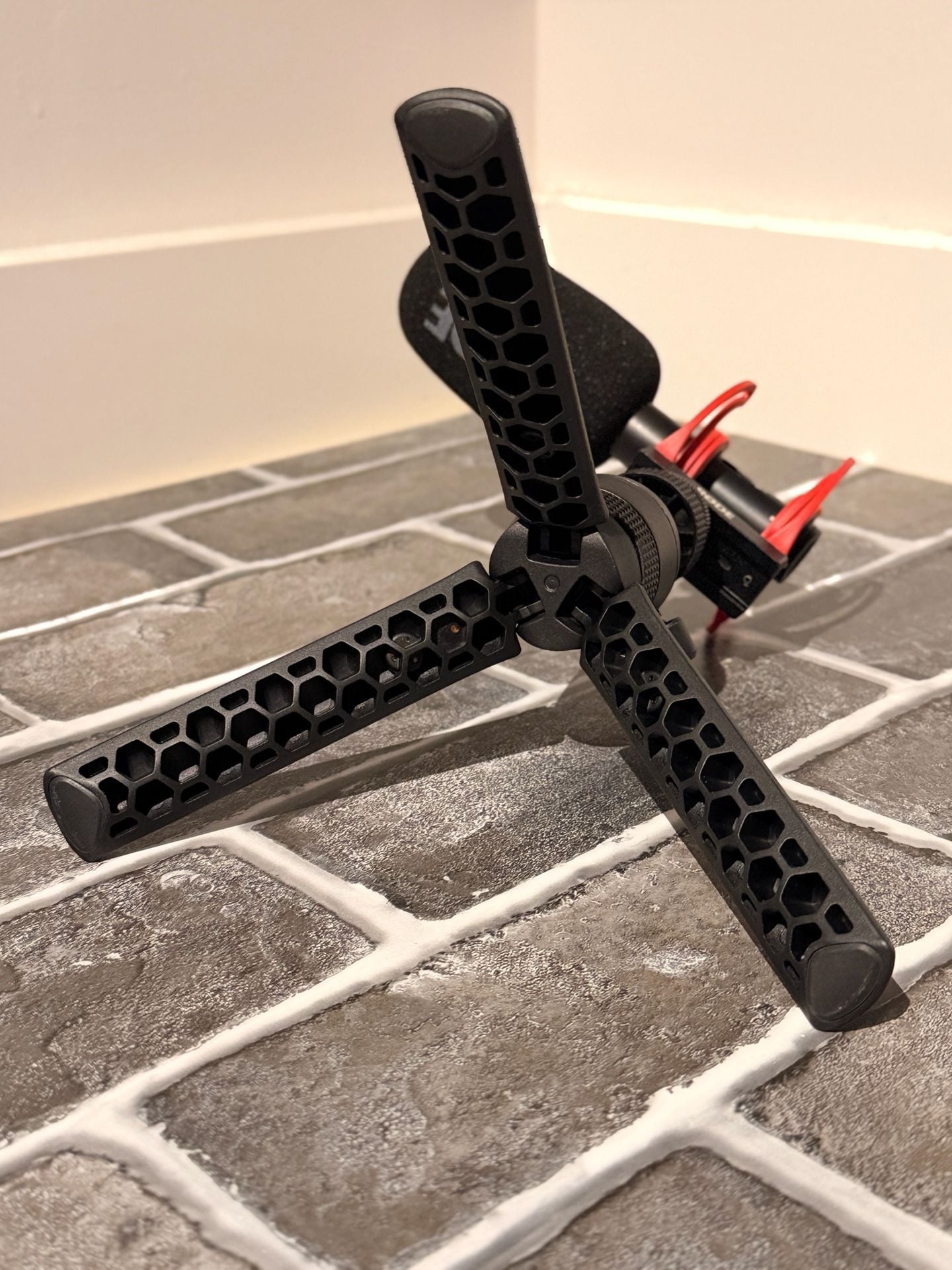 Rode VideoMic GO II Camera-Mount Shotgun Microphone with Tripod 3