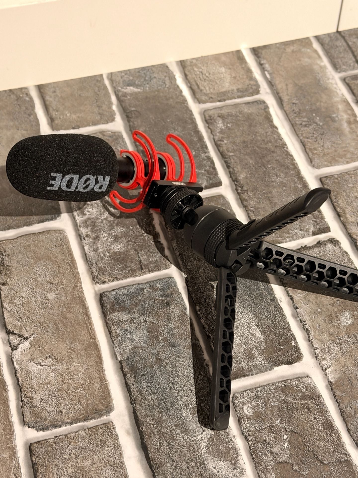 Rode VideoMic GO II Camera-Mount Shotgun Microphone with Tripod 4