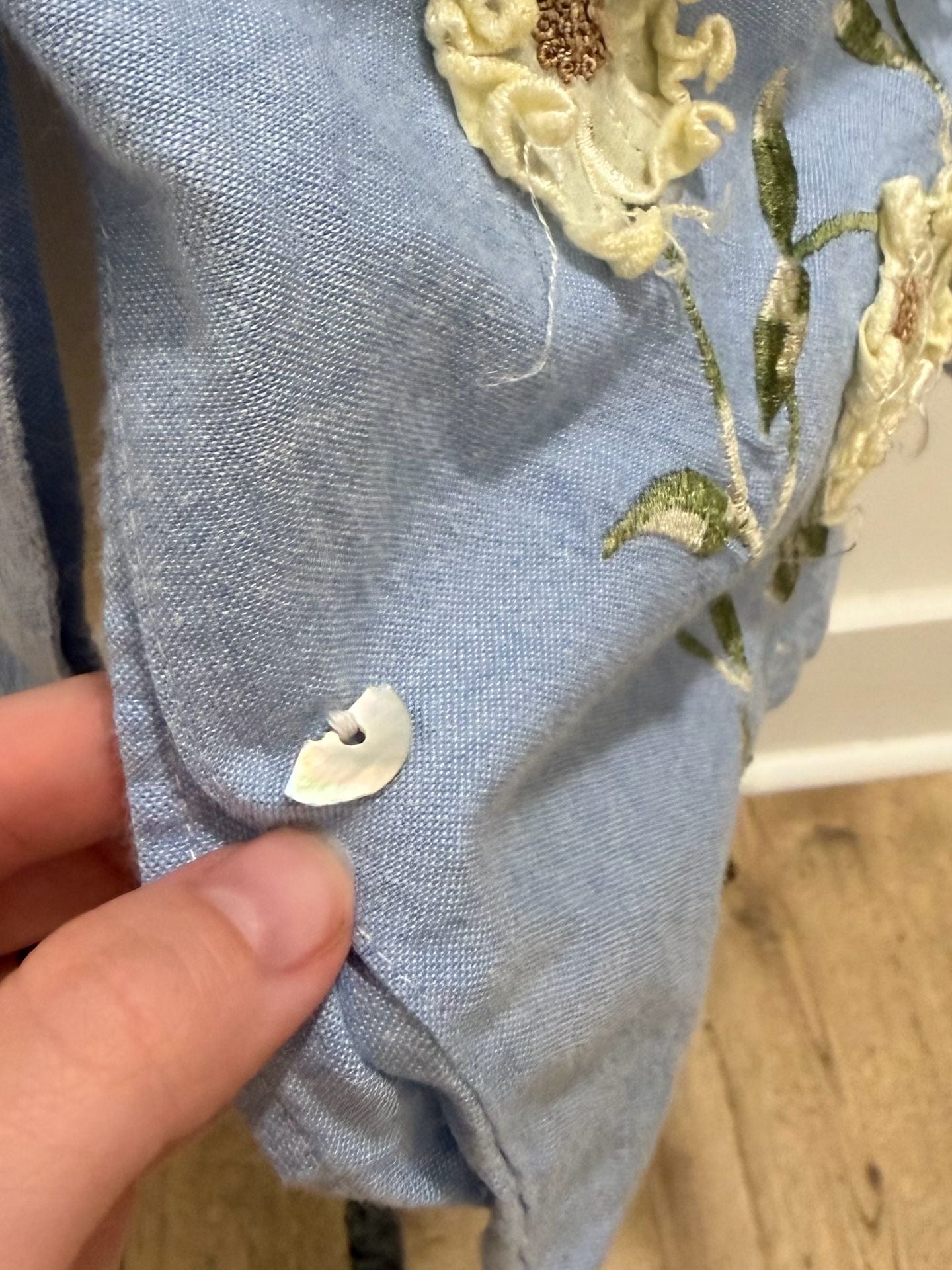 Vintage Bedford Fair Floral Embroidered Light Blue Denim Shirt Medium l 8