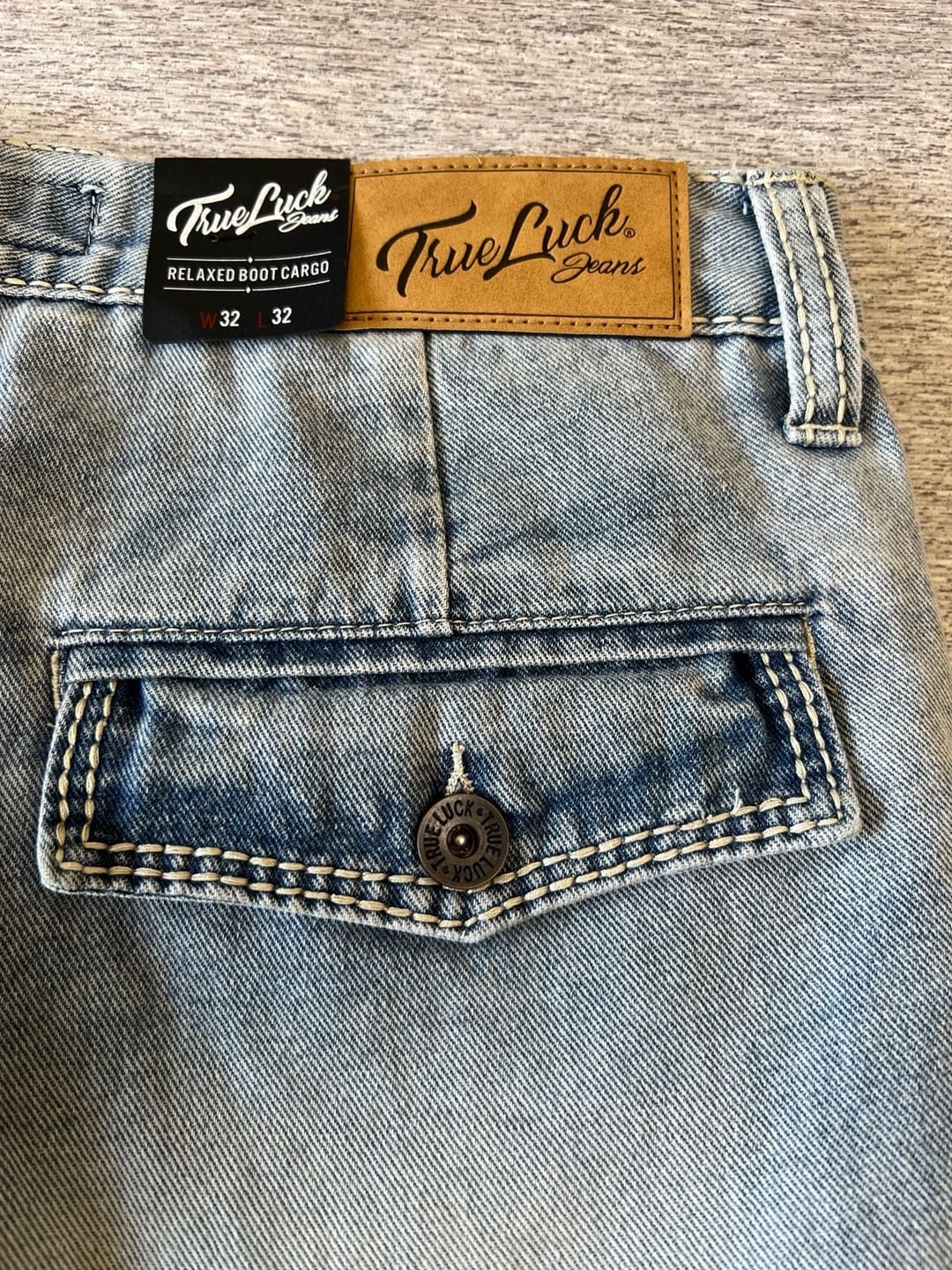 True Luck Men's Relaxed Bootcut Cargo Jeans W32 L32 Light Wash New 12