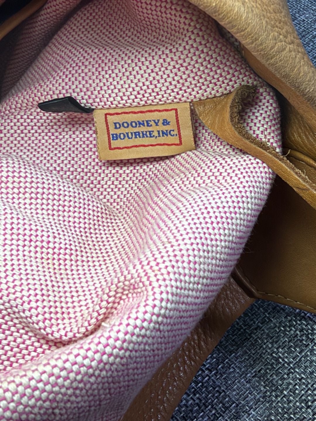 Dooney & Bourke Mustard Yellow Pebbled Leather Hobo Shoulder Bag Logo Lock 9