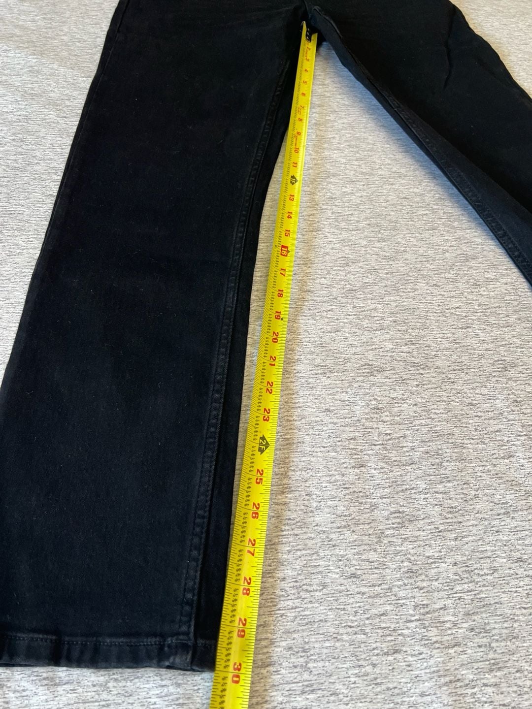 Kenneth Cole Athletic Fit Jeans Size 32x32 Black Denim 12