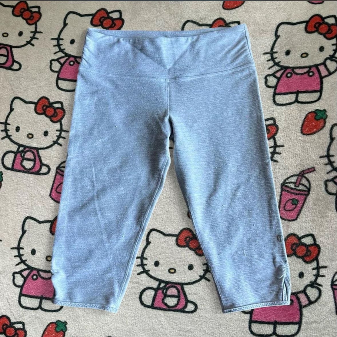 Lululemon Light Grey Textured Capri Leggings with Hem Cuffs 2