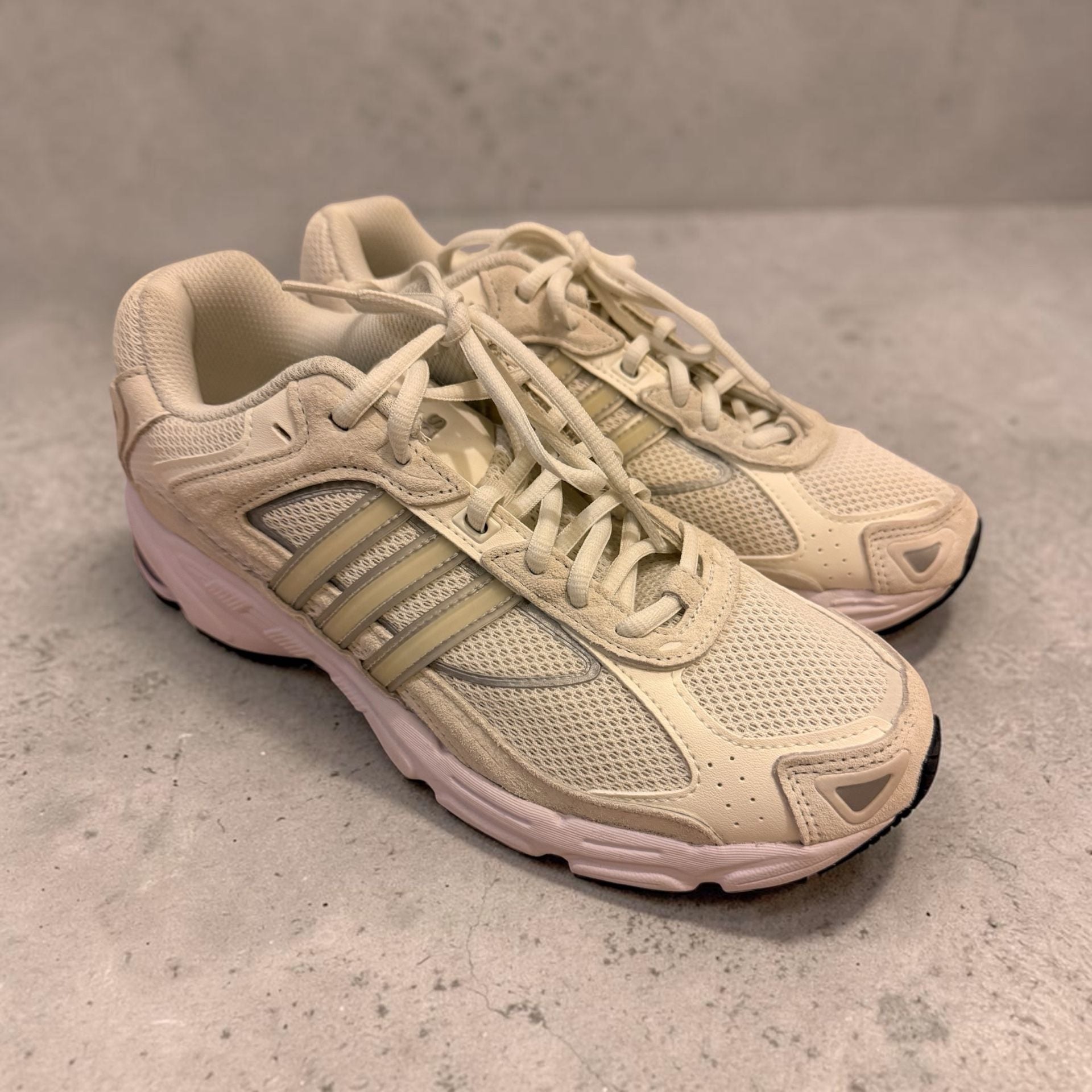 Women’s Adidas Response CL Sneakers Wonder Taupe Beige 2