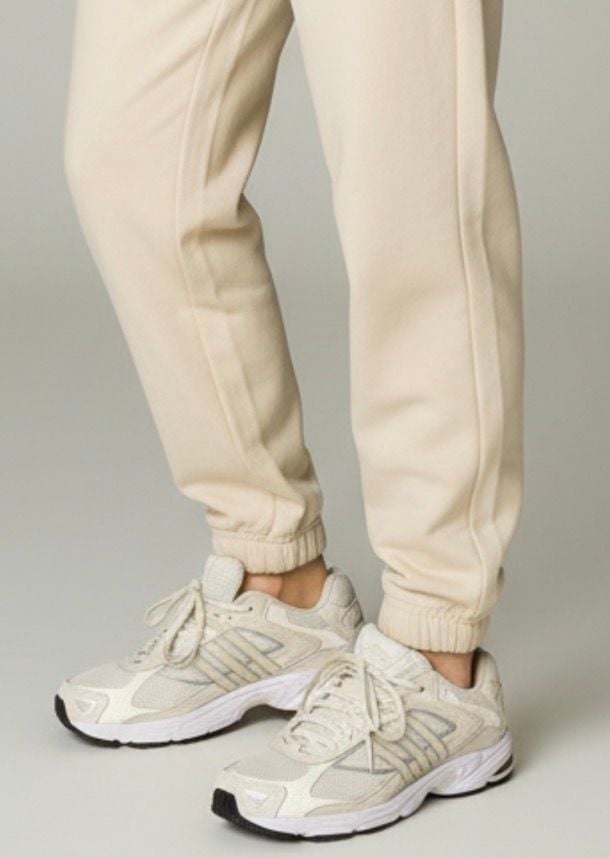Women’s Adidas Response CL Sneakers Wonder Taupe Beige 3