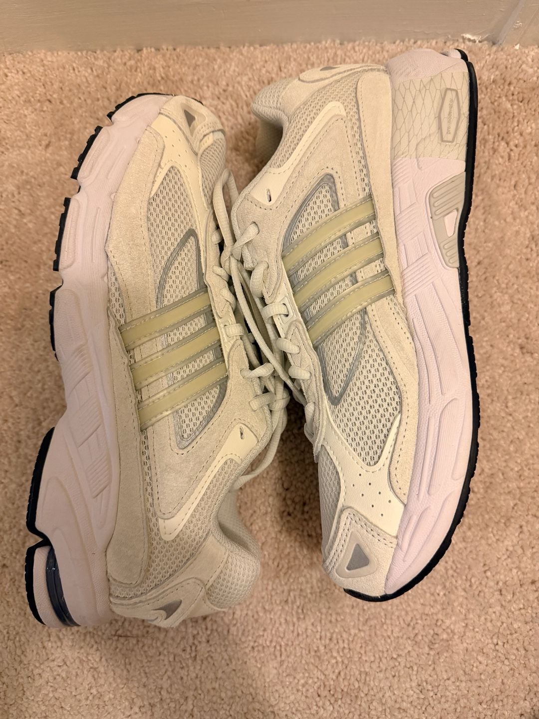 Women’s Adidas Response CL Sneakers Wonder Taupe Beige 5