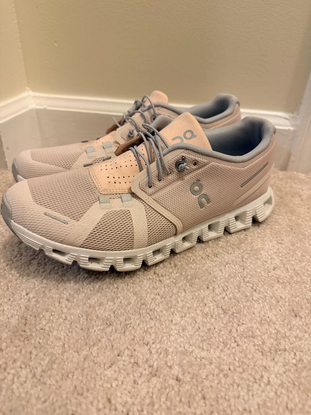 On Cloud 5 Size US W9 Rose Brown Fog Sneakers- Womens 7