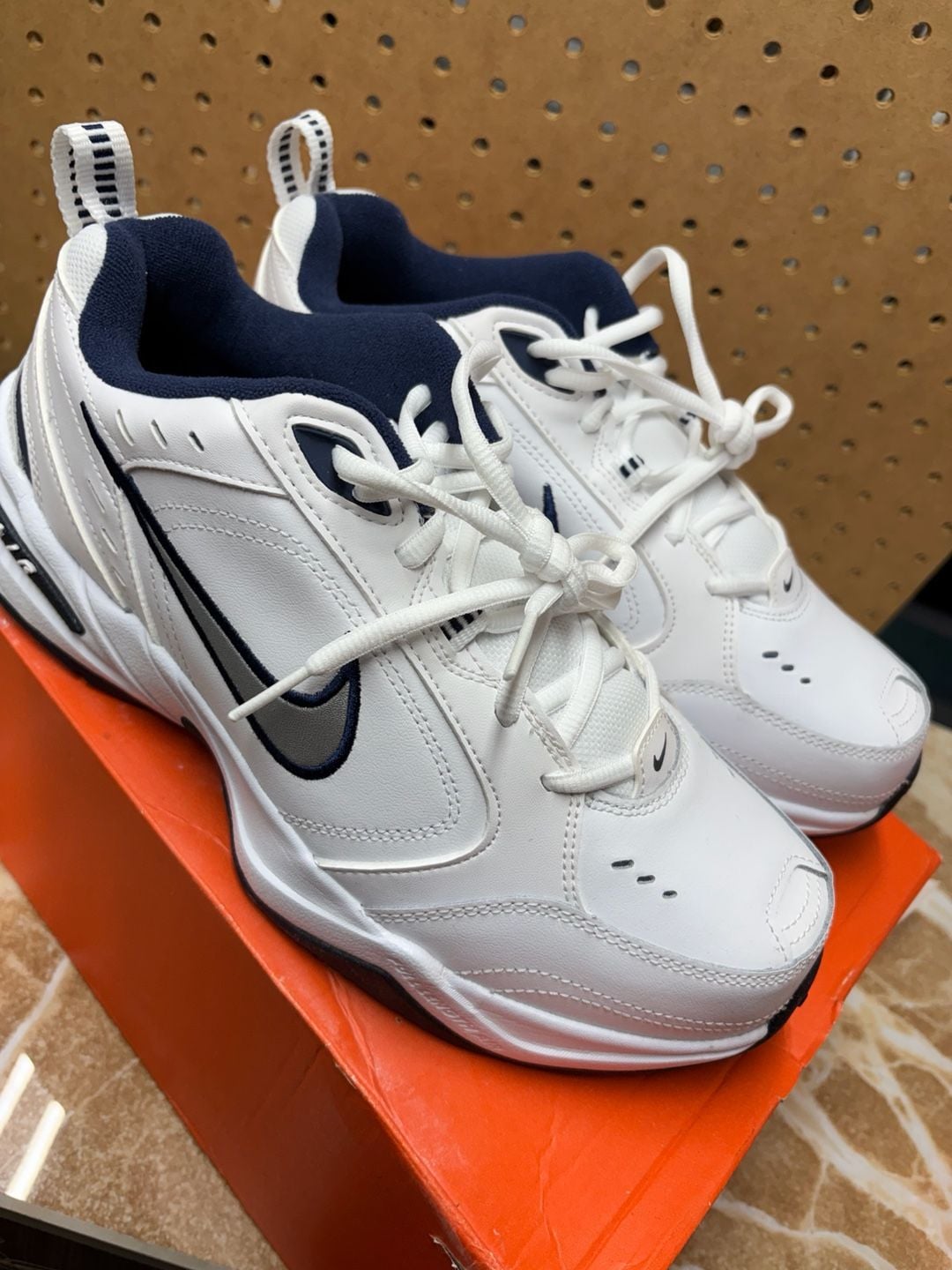Nike Air Monarch IV Size 8.5W White Navy Leather Wide 4E 2