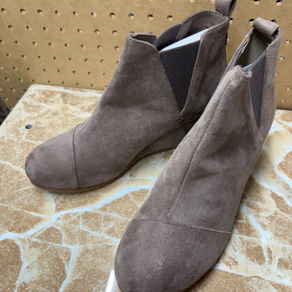 Dunes Zoey Wedge Bootie Size 6 Taupe Suede Ankle Boots